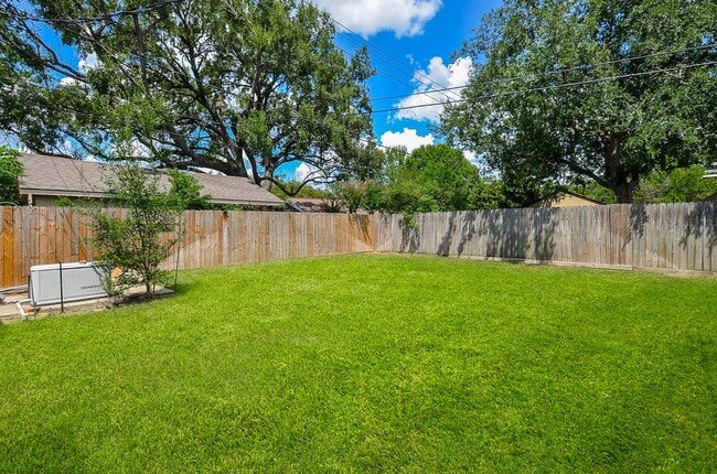 Building Photo - 9606 Highmeadow Dr