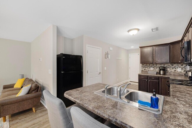 Building Photo - 2927 Watauga Rd