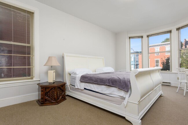 Building Photo - 132 State St