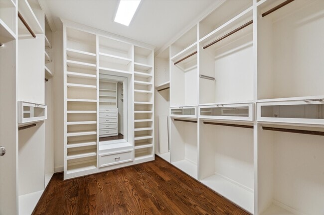 Building Photo - 3108 University Blvd