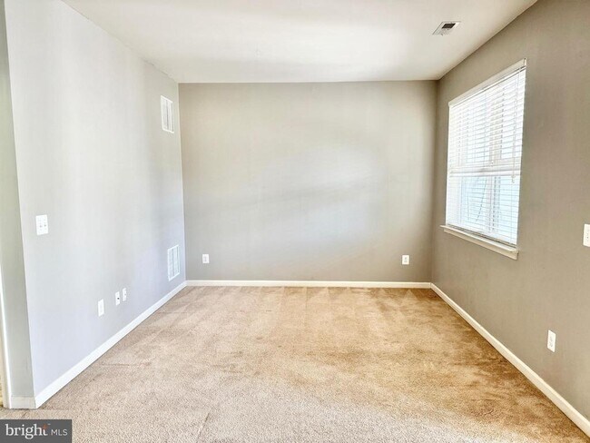 Building Photo - 7 Coulter Ln