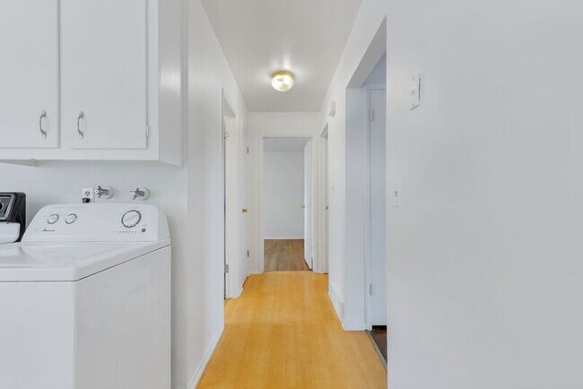 Building Photo - 4282 W Virginia Ave