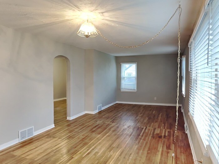 Building Photo - 2090 Hillview Rd