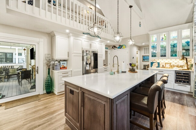 Building Photo - 601 Hazard St