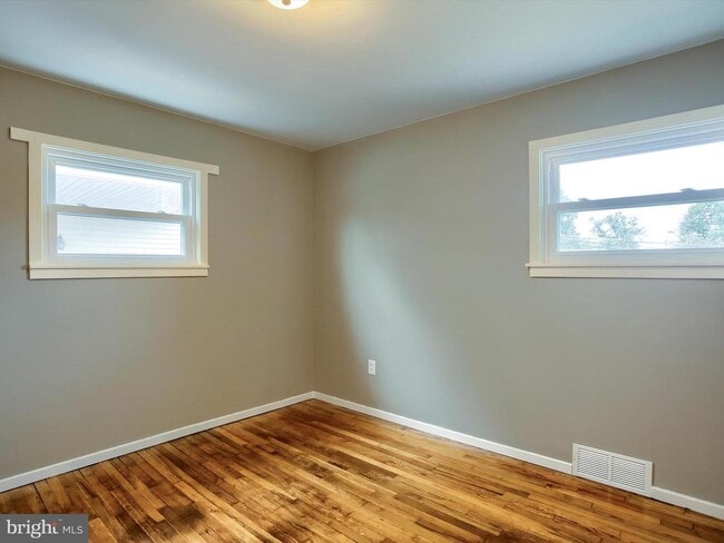 Building Photo - 1300 Strafford Rd