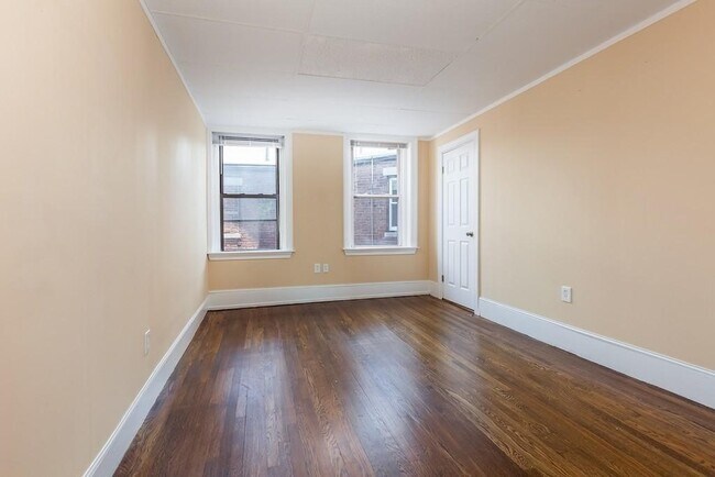 Building Photo - 394 Riverway