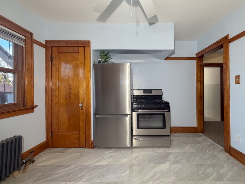 Bright updated kitchen - 5411 W National Ave