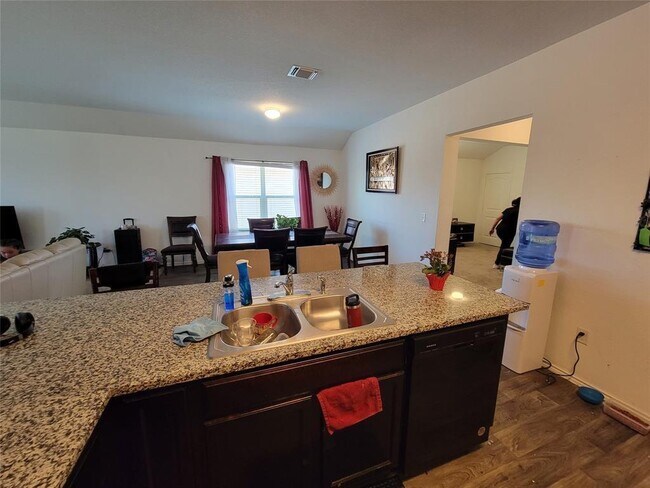 Building Photo - 3610 Batson Dr