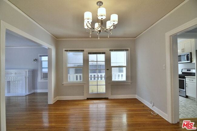 Building Photo - 2021 N Vermont Ave