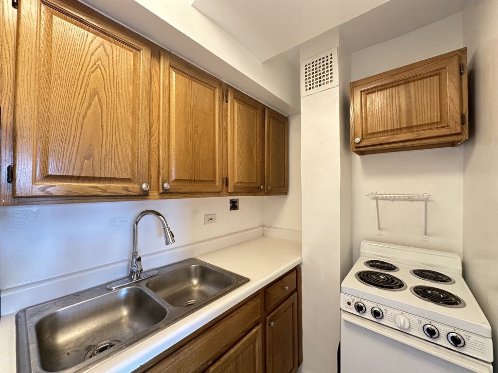 Building Photo - 4180 N Marine Dr