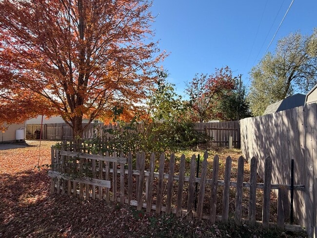 Building Photo - 5902 W Franklin St