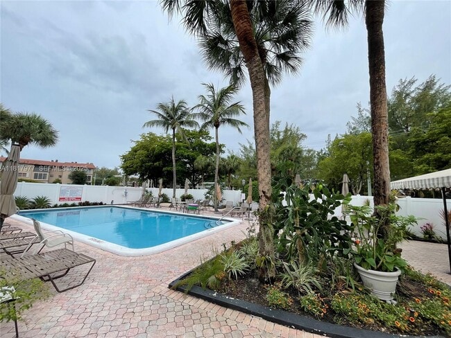 Building Photo - 4000 Crystal Lake Dr