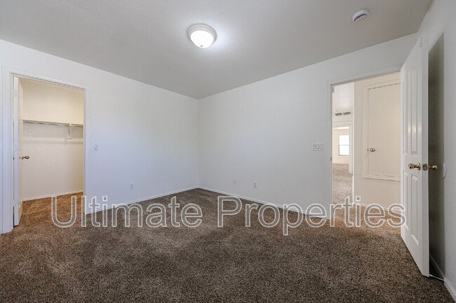 Building Photo - 18528 W Douglas Way