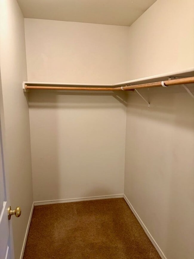 Building Photo - 3 Bed / 2.5 Bath Townhouse – Bozeman, MT  Price Reduced!