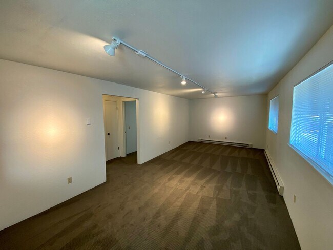 Building Photo - BF1211