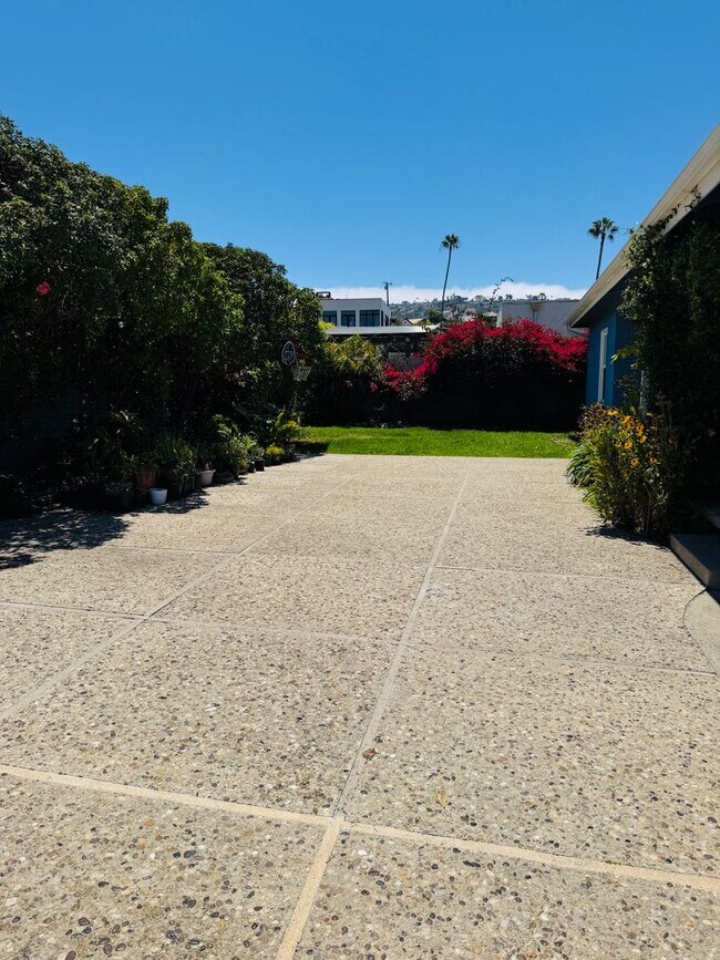Building Photo - Amazing Cottage Style Home with Ocean Views Only Steps to the Beach in South Redondo!