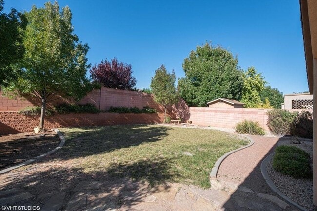 Building Photo - Great 3 bed 2 bath in Coral Canyon-Pet Fri...