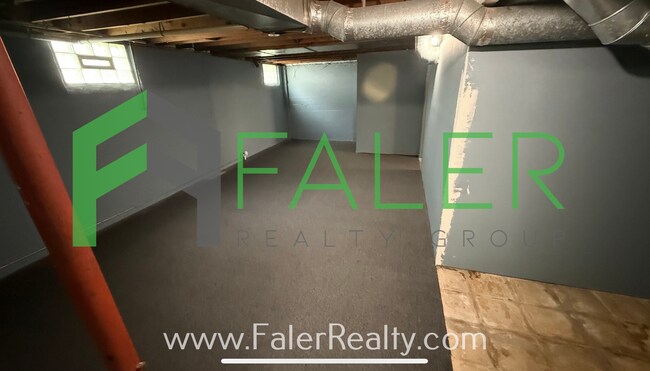 Building Photo - Show-stopping rental available!