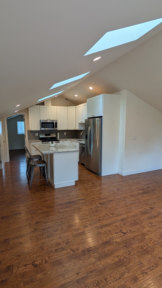 Building Photo - 15119 Grove St