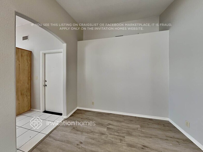 Building Photo - 11028 N 59th Dr