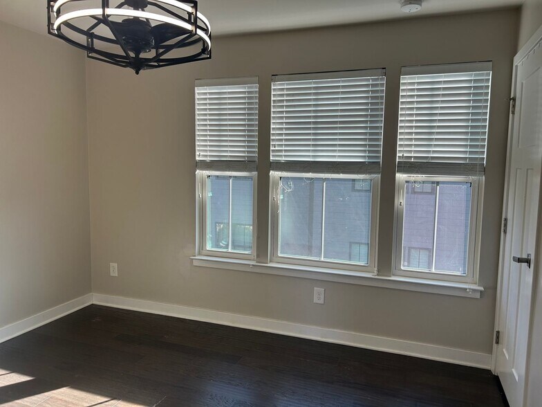 Building Photo - 317 Music Hall Wy