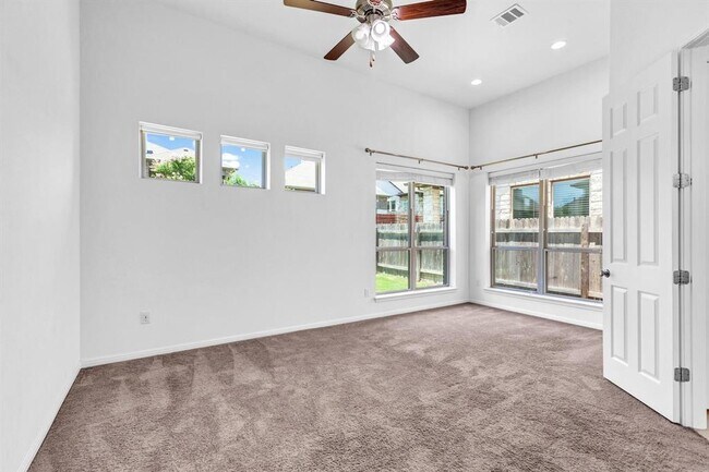Building Photo - 2907 Zelma Dr