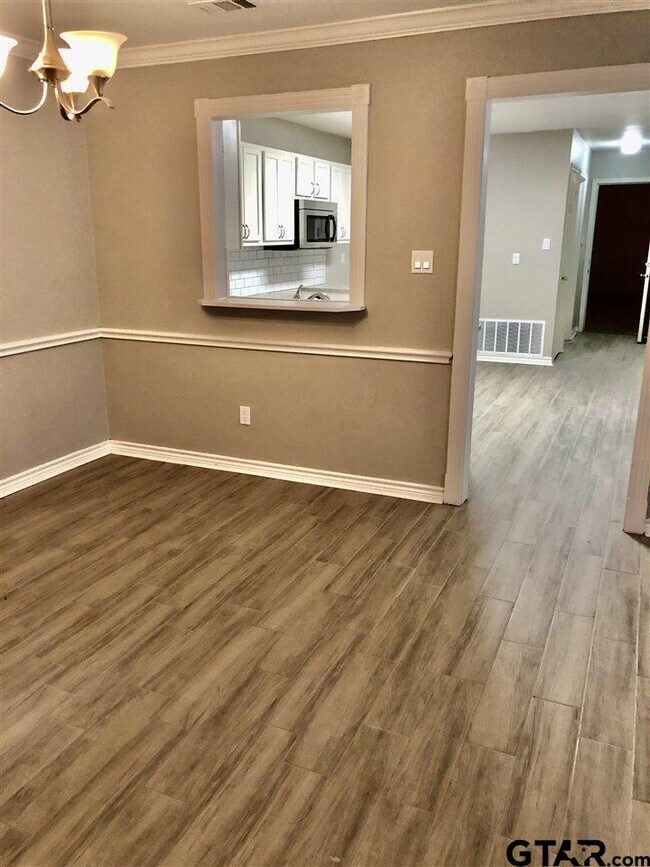 Building Photo - 1619 Timber View Dr