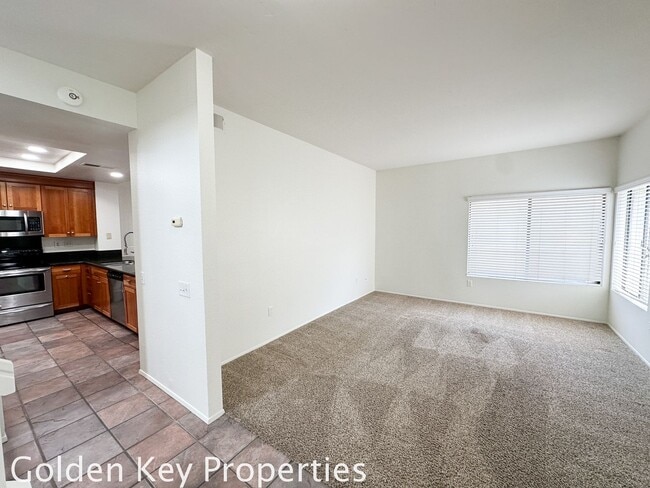 Building Photo - Four-bedroom townhome in The Trails at Cal...