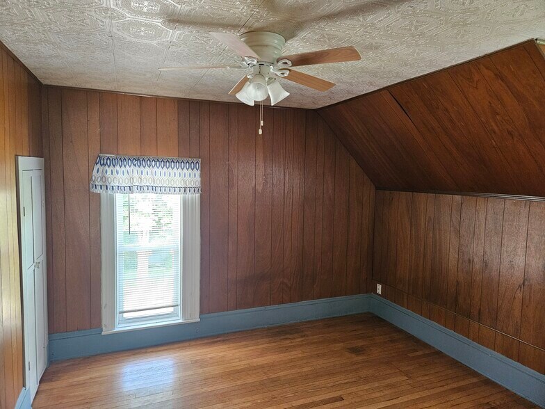 Bedroom - 295 5th St