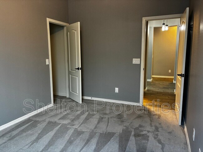 Building Photo - 10326 E Corbin Ave