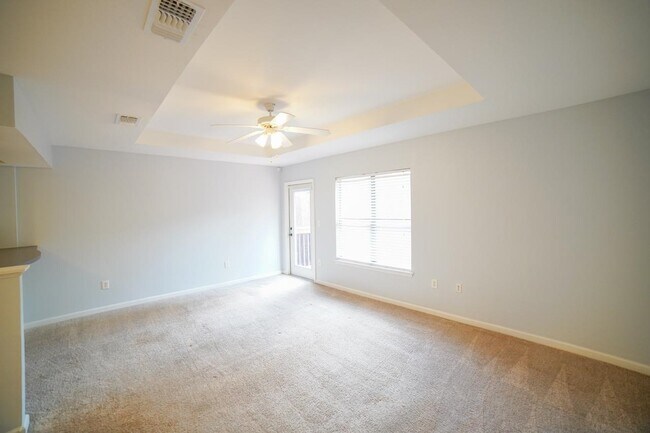 Building Photo - 741 White Dr