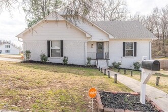 Building Photo - 3132 S Ionia St