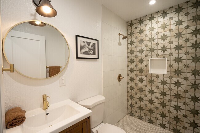 Building Photo - 2708 Cincinnati St