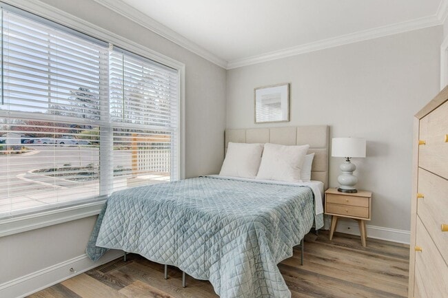 Building Photo - Modern 2-Bed, 2-Bath Single-Level Townhome...