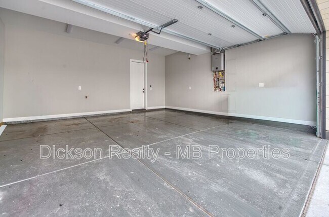 Building Photo - 76 Caballada St