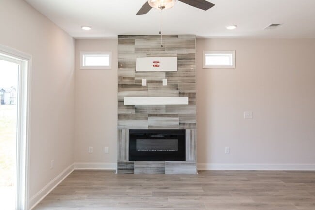 Building Photo - Modern and Luxurious New Construction in Great Location!