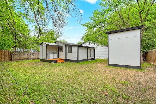 Building Photo - 6307 Chesterfield Ave