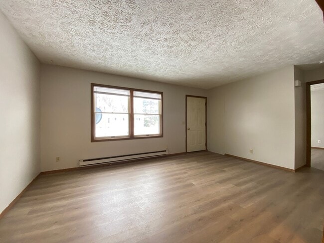 Building Photo - 208 S Spring St