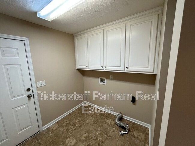 Building Photo - 6031 Broadstone Ct