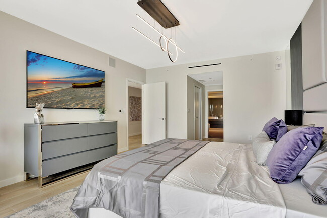 Building Photo - 1116 N Ocean Blvd