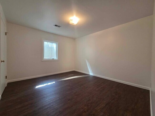 Building Photo - Quiet Rental in Waterville with Garden!