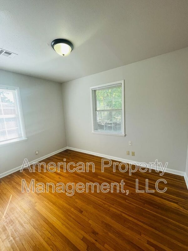 Building Photo - 1110 N Hickory Ave