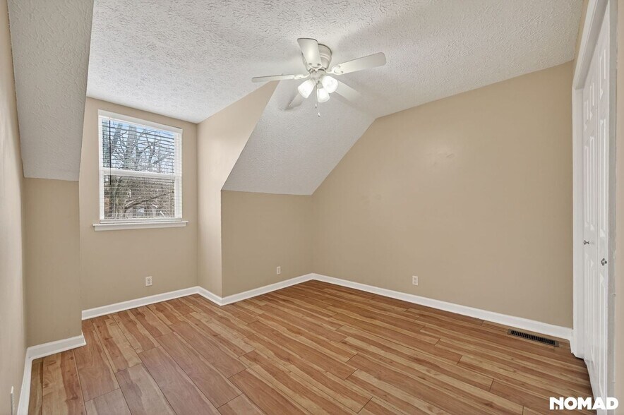 Building Photo - 3209 Lakeford Dr