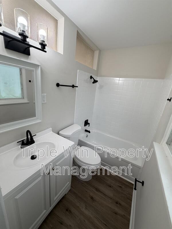 Building Photo - 10805 Landseer Dr