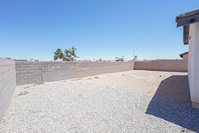 Building Photo - 8716 E 40th Pl