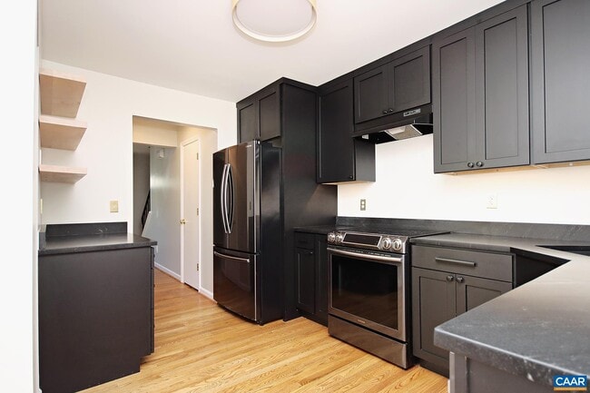 Building Photo - 211 Greentree Park