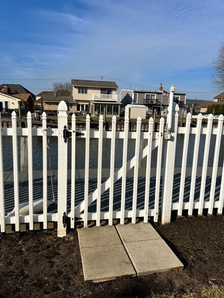 Building Photo - 38215 Circle Dr