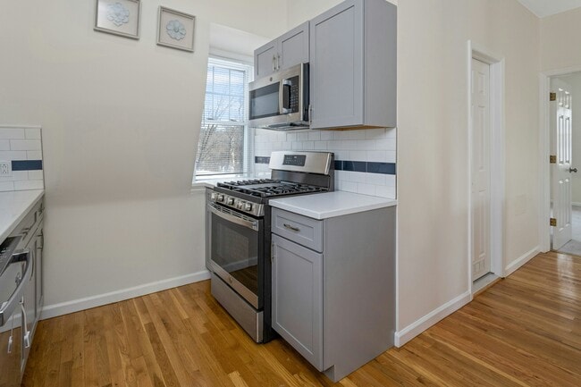 Building Photo - 11 Edgemont Rd