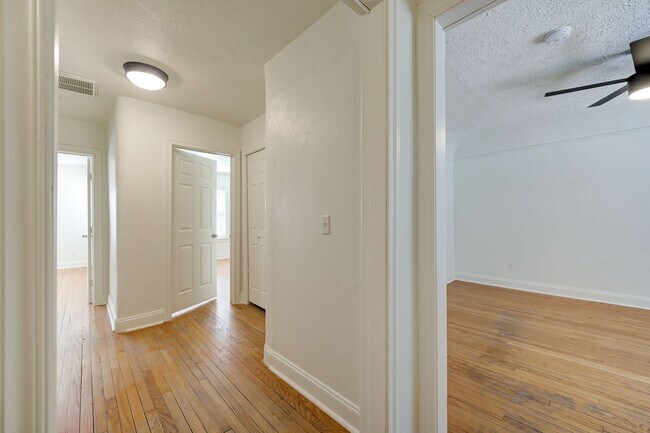Building Photo - NE 14th St Quadplex
