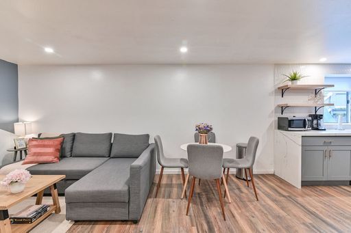 Building Photo - Stunning 1 bedroom 1 bathroom apartment in Queen Anne